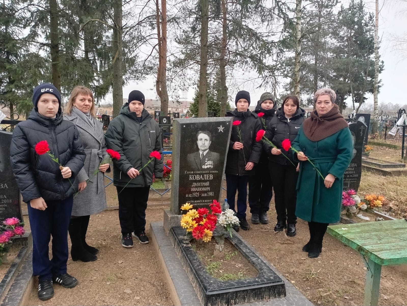 Герои, как и подвиги, бессмертны!