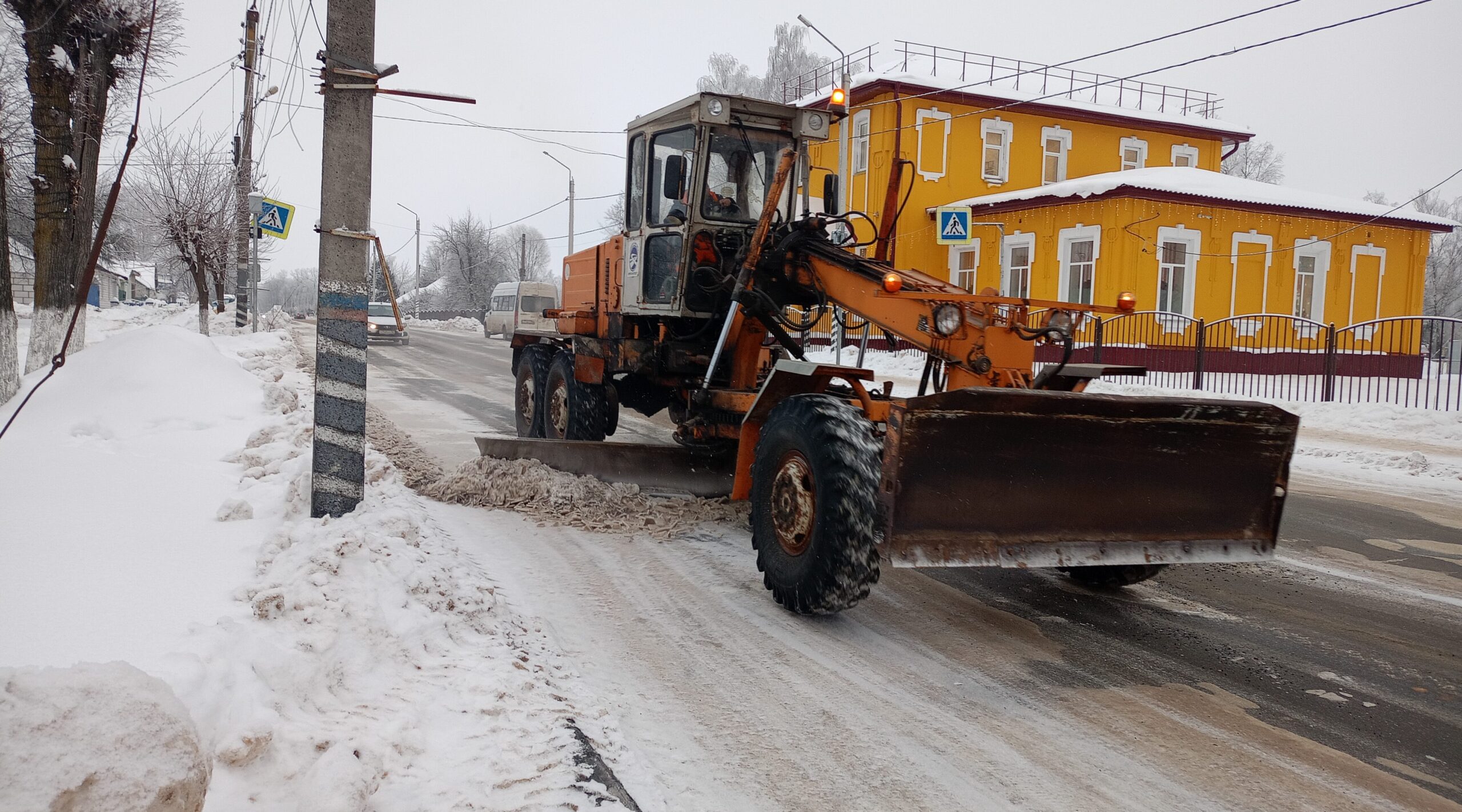 Дорожная служба Гордеевского района продолжает работать в усиленном  режиме
