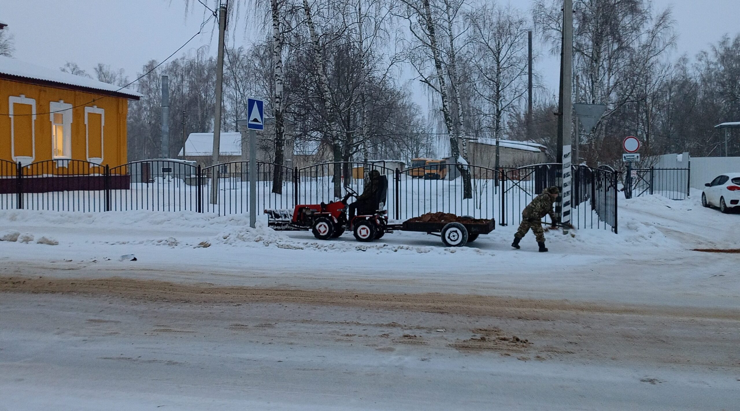 В Гордеевском районе дороги и тротуары под защитой