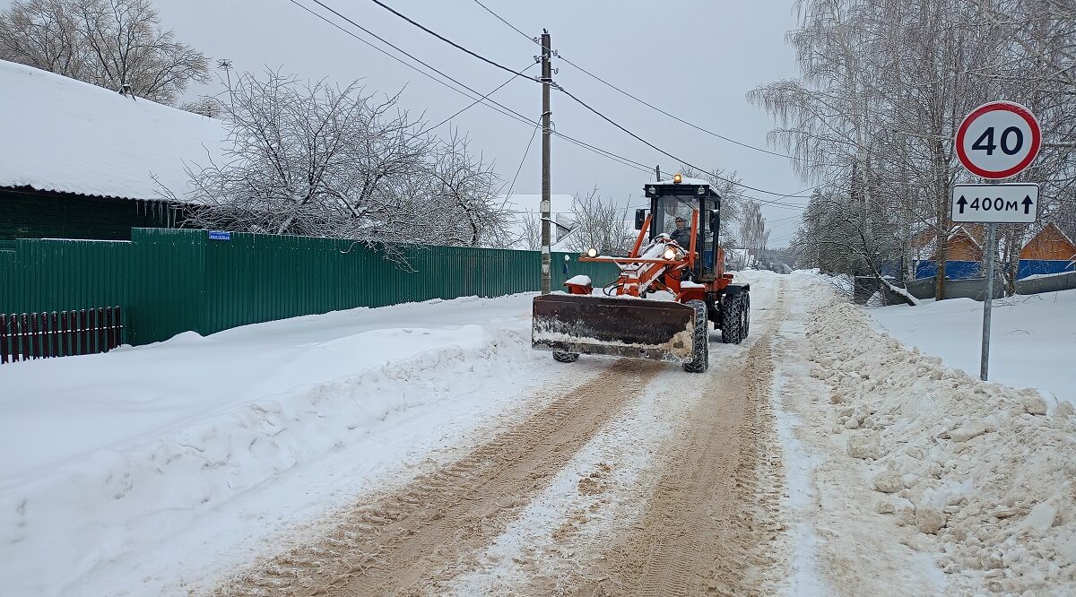 В Брянской области продолжается уборка снега