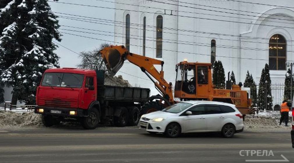 С улиц Брянска за сутки вывезли 800 тонн снега