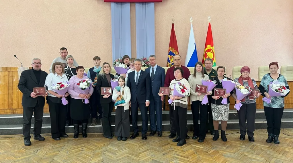 В брянских Клинцах передали государственные награды семьям погибших воинов СВО