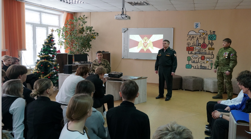 В рамках акции «Дни Росгвардии» офицеры ведомства встретились со школьниками