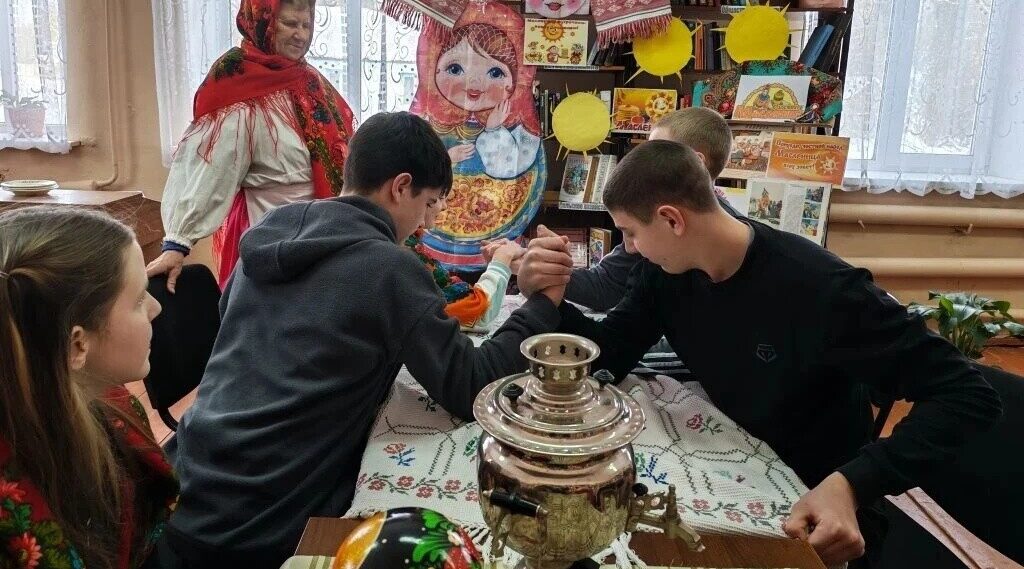 Фольклорный час» В гостях у Масленицы» в Петровобудской библиотеке