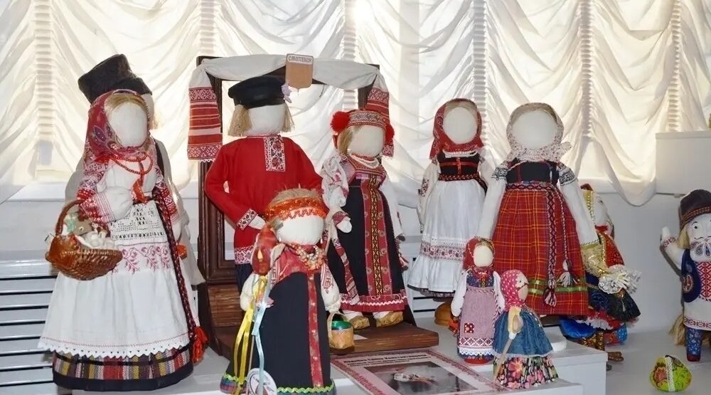 В Брянске открылась выставка «Вдохновленные традициями»