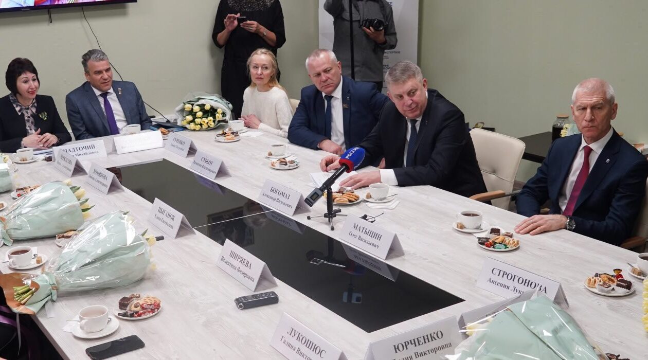 Александр Богомаз встретился с матерями и женами защитников Отечества