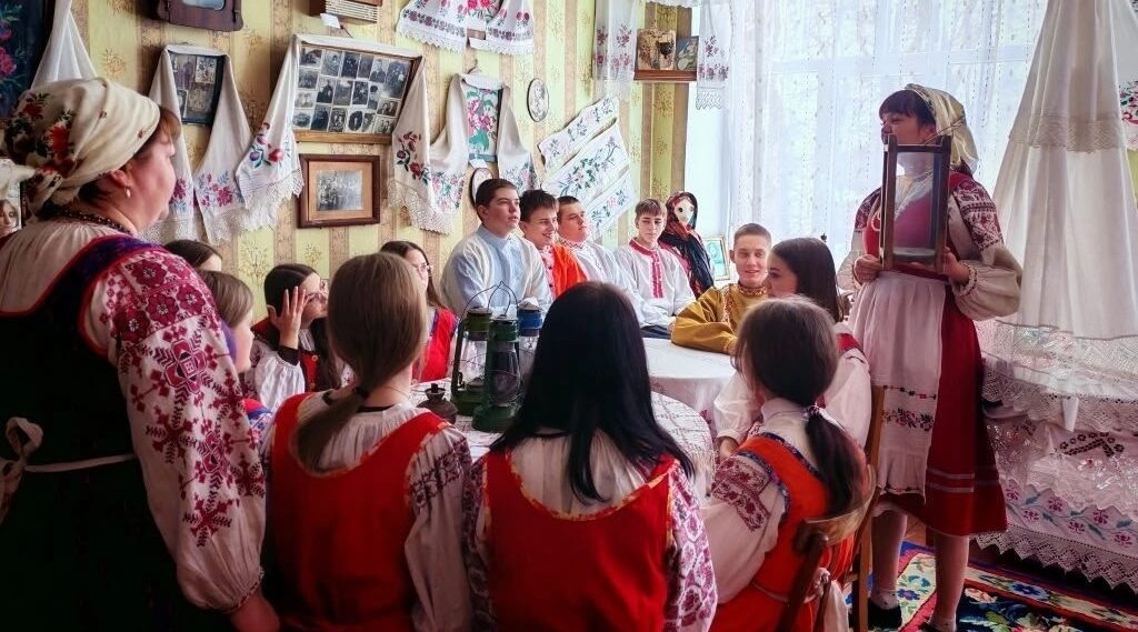 Для школьников прошла познавательная- развлекательная программа «Хранители старины»