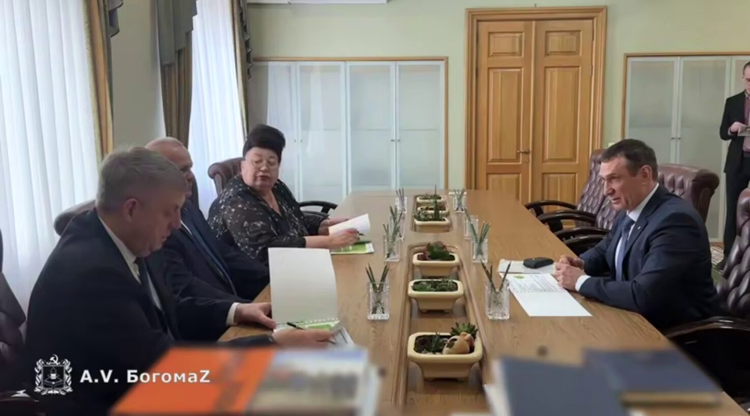 Губернатор  провел рабочую встречу с руководством Сбербанка