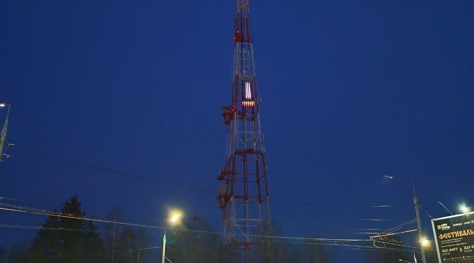 Брянская телебашня включила подсветку в поддержку пострадавших от атаки ВСУ