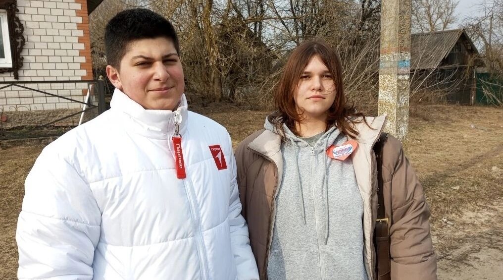 Активисты Творишинской школы приняли участие в акции «Россия и Крым»