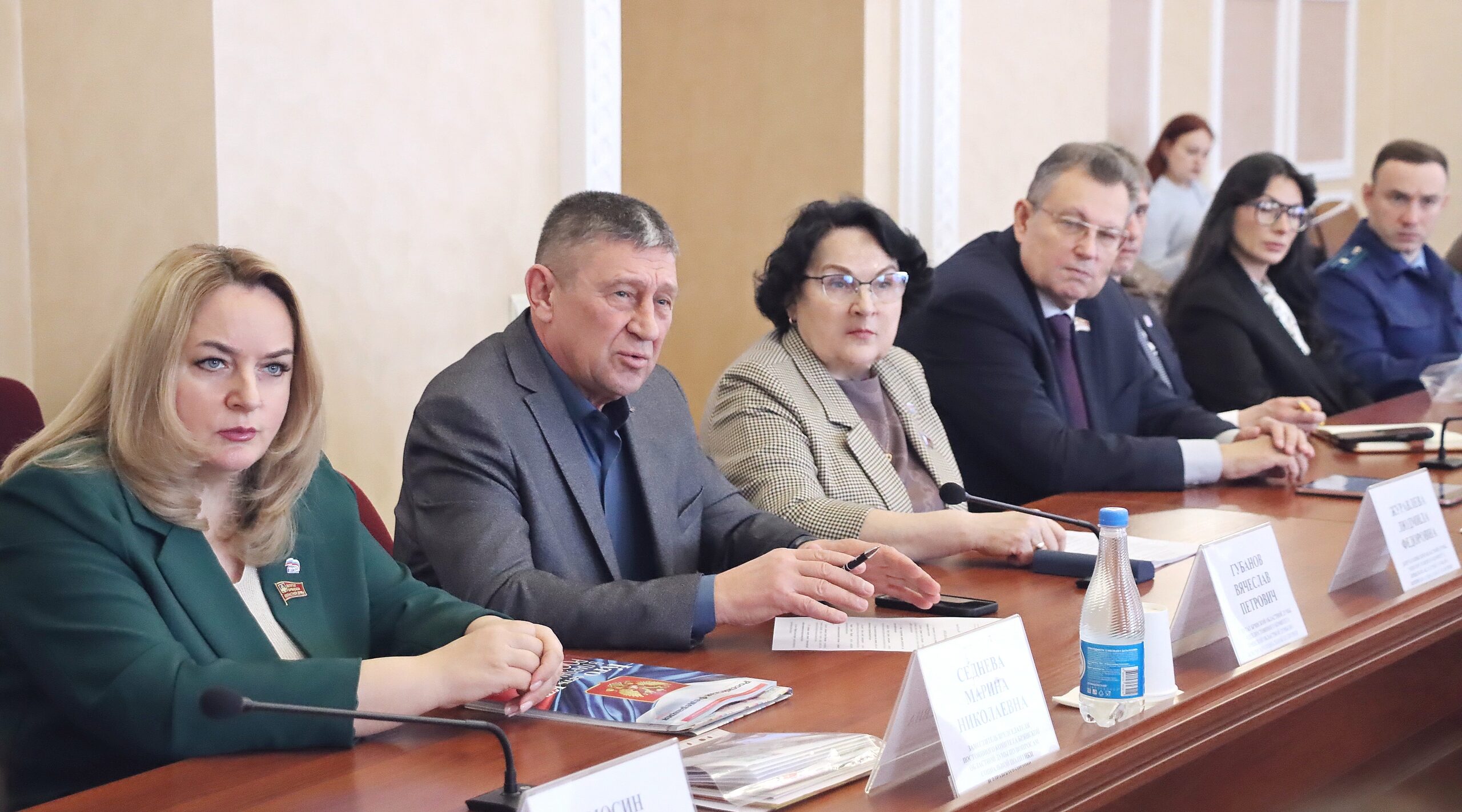 Брянские депутаты облдумы обсудили меры поддержки семей с детьми