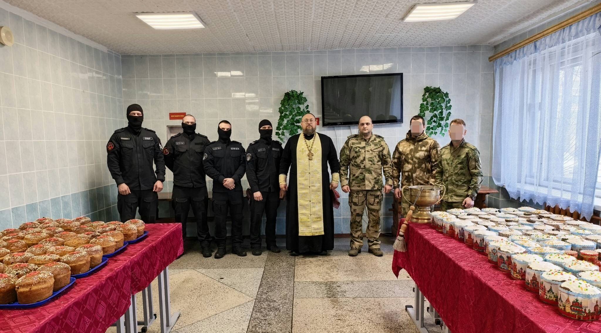 Повара Росгвардии приготовили куличи для бойцов