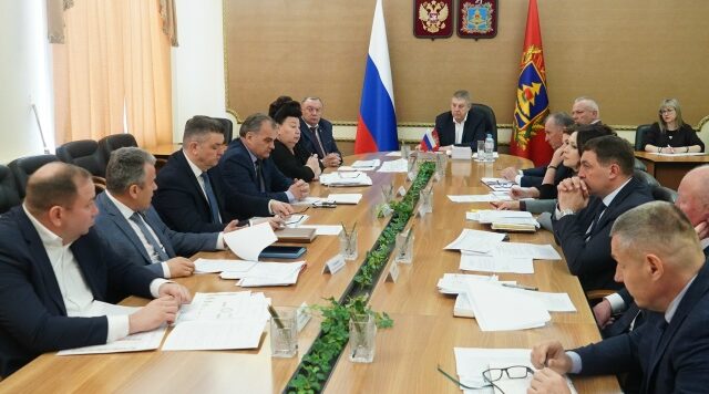 В Брянске обсудили реализацию финансовых мер соцподдержки участников СВО