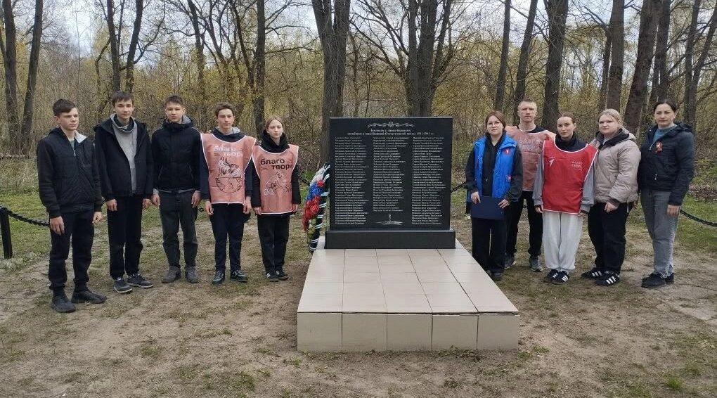 Гордеевские школьники навели порядок у обелисков воинам-землякам