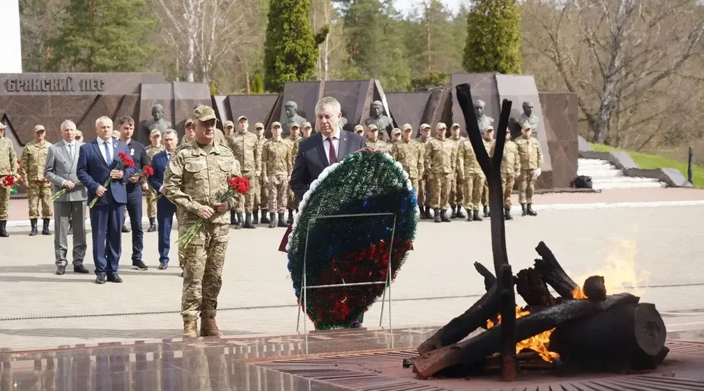 Александр Богомаз почтил память воинов-освободителей Брянщины