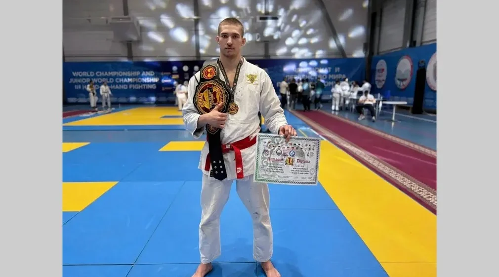 Егор Ковальчук  поздравил рукопашника Александра Горохова с золотом чемпионата мира