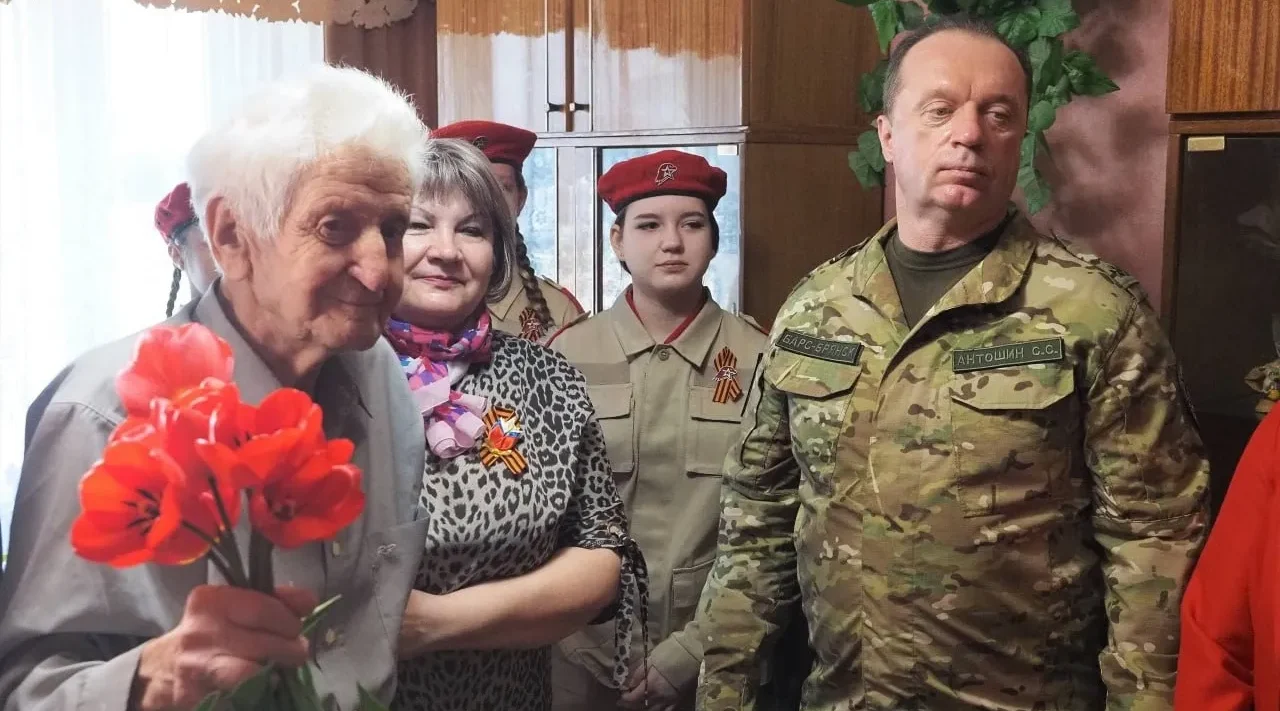 Командир «БАРС-Брянск» Сергей Антошин поздравил ветеранов с Днем Победы