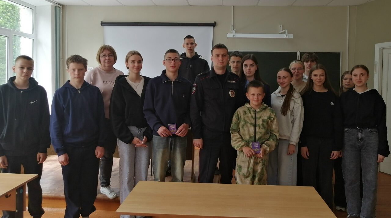 В Мирнинской школе прошла встреча с представителями правоохранительных органов