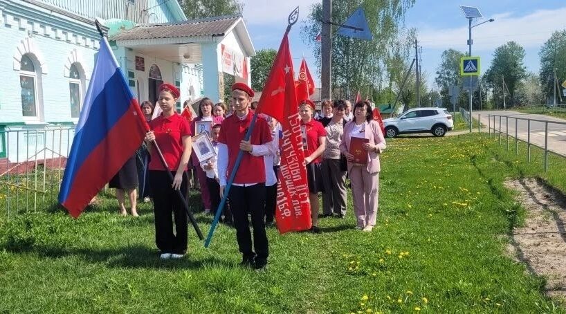 Торжественный митинг ко Дню Победы: дань уважения героям