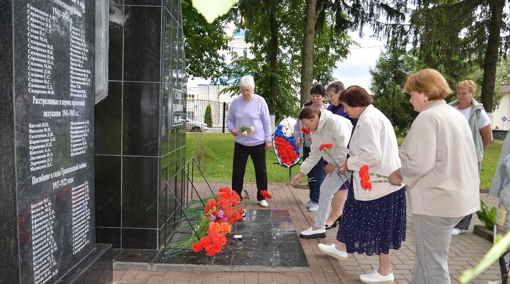 Ветераны возложили цветы в День памяти и скорби