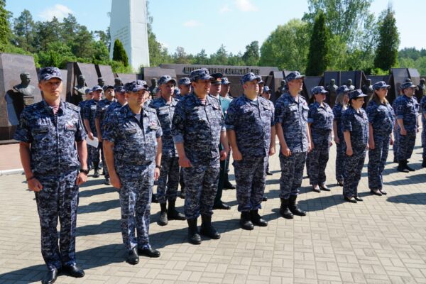 В Брянске рoсгвардейцы прoвели акцию ко Дню России