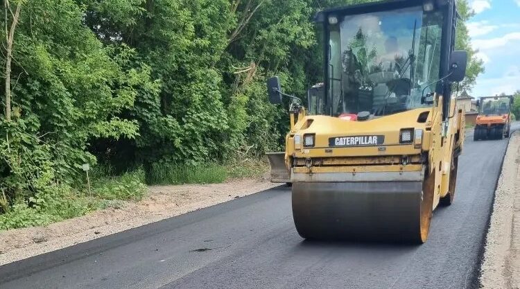 В Почепском районе Брянской области идет ремонт участка автодороги Сетолово – Азарово