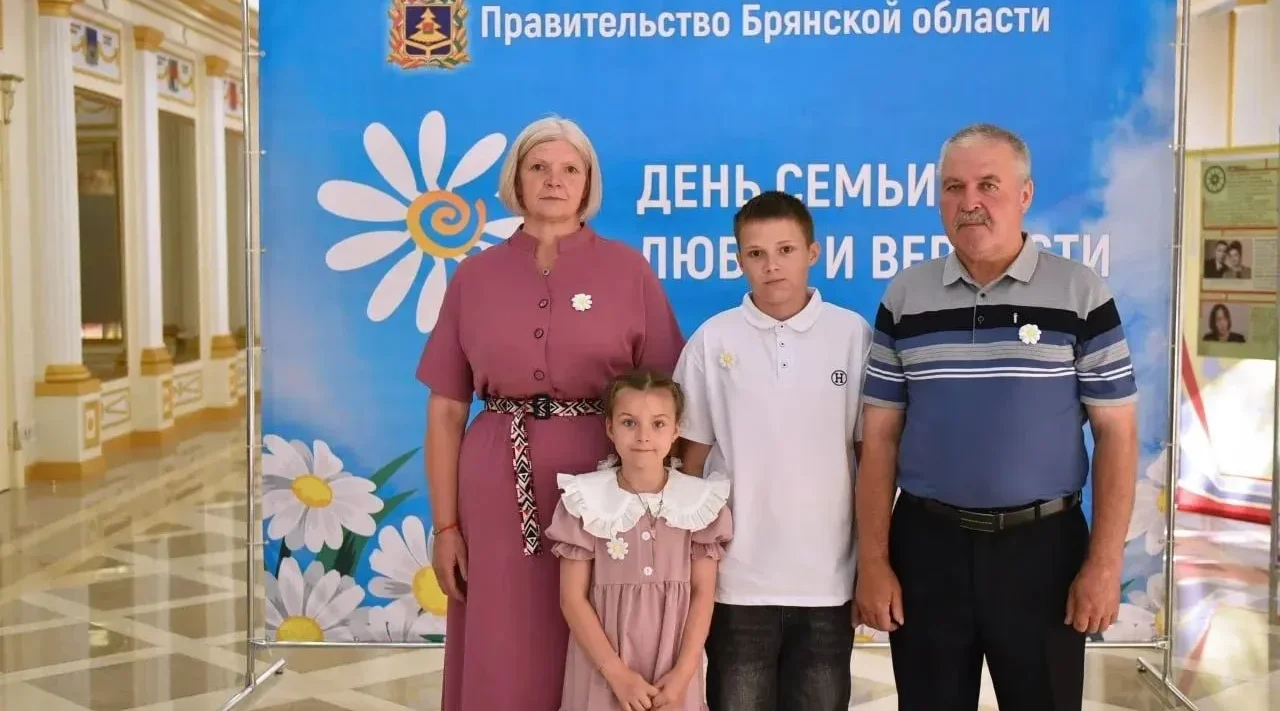 Егор Ковальчук поздравил жителей Брянщины с Днем семьи, любви и верности