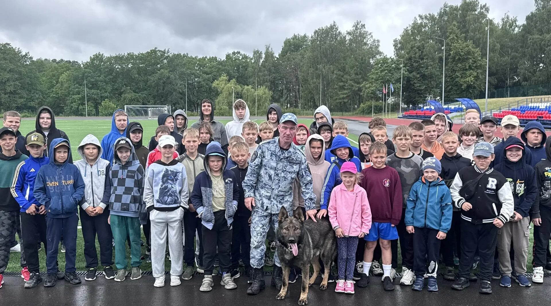 В Брянске на стадионе «Камвольщик» прошла акция «Один день с полицией России»