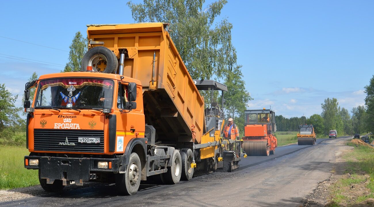 Проходит ремонт участка автодороги Сураж – Гордеевка