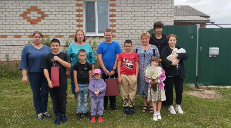 Поздравили семью Гладковых