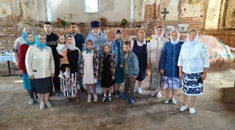 Божественная литургия в старинном храме