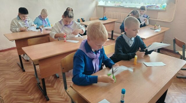 В Творишинской школе прошел мастер-класс «Журавлик памяти»