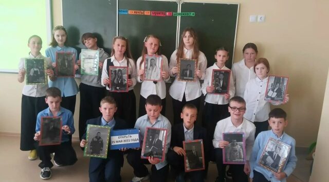 В Гордеевской школе состоялся необычный классный час, посвященный созданию «Капсулы будущего»