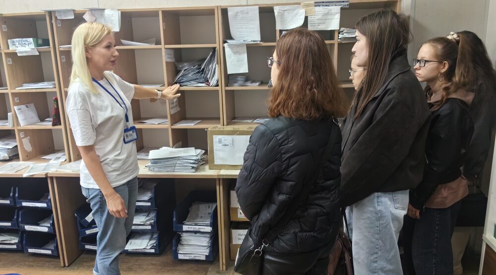 Гости в УФПС Брянской области во Всемирный день почты